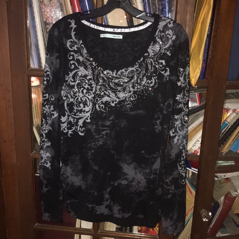 Lady’s black and grey sparkle long sleeve top